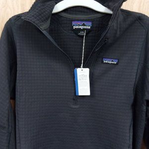 Patagonia R1 Pullover NWT